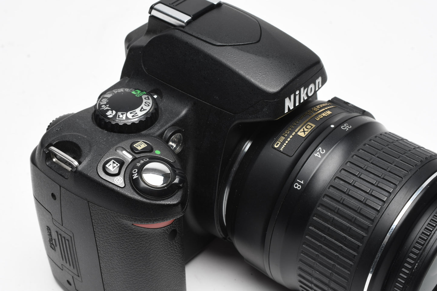 Nikon D40 DSLR body w/Nikkor 18-55mm f3.5-5.6G ED II, 2Batts+Case, Great!