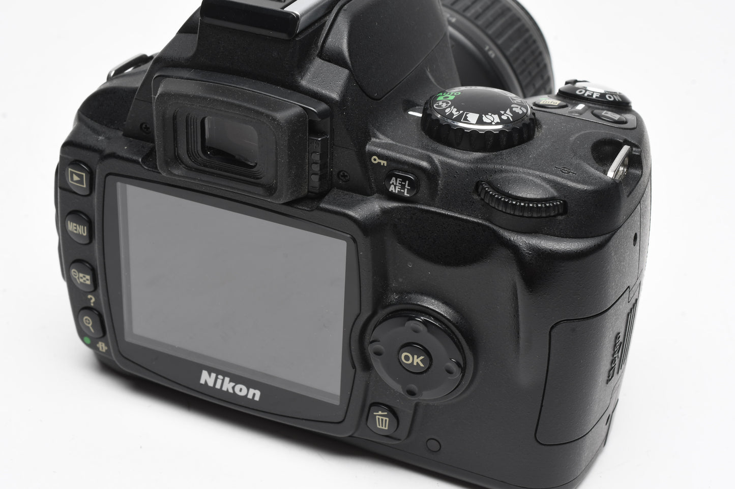 Nikon D40 DSLR body w/Nikkor 18-55mm f3.5-5.6G ED II, 2Batts+Case, Great!