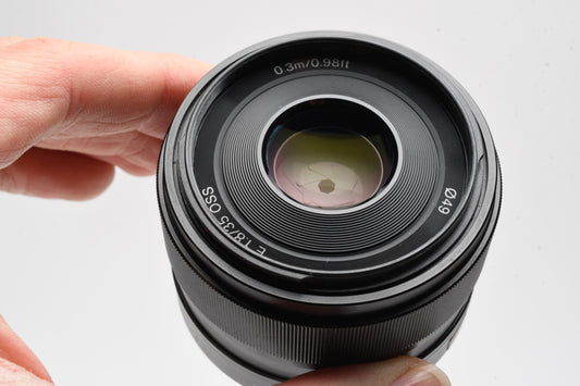 Sony 35mm f1.8 SEL35F18 wide angle E-mount lens, caps, hood, Great!