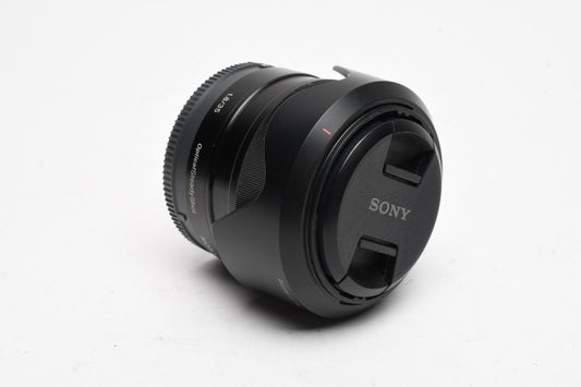 Sony 35mm f1.8 SEL35F18 wide angle E-mount lens, caps, hood, Great!