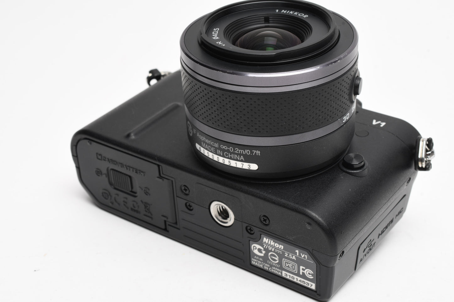 Nikon 1 V1 Mirrorless Camera w/Nikkor 10-30mm lens, UV, batt+charger, Mint-