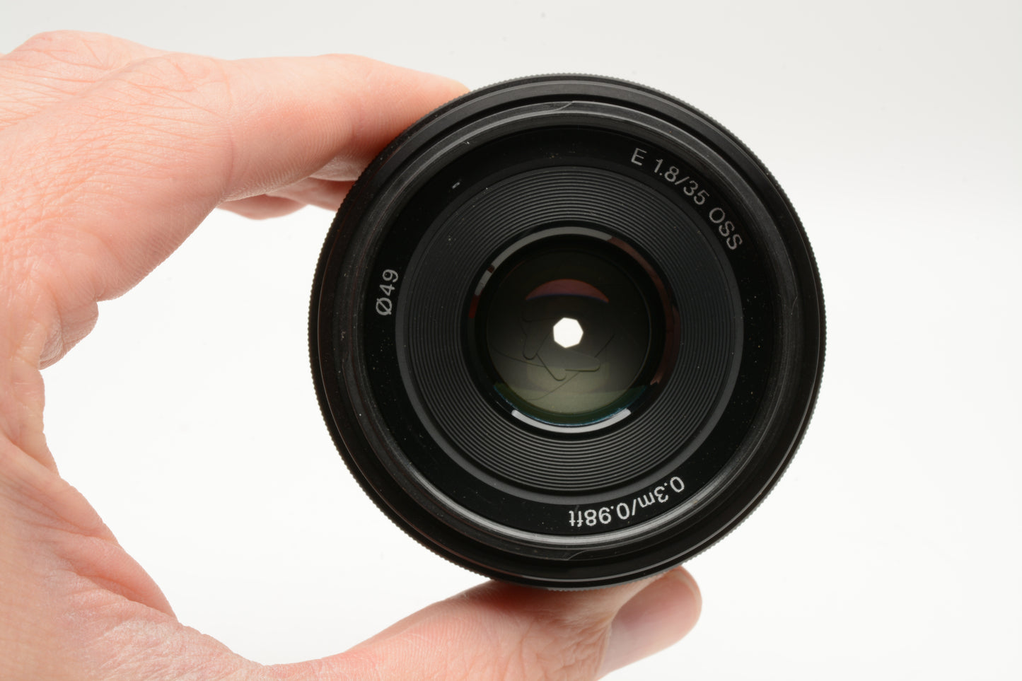 Sony 35mm f1.8 SEL35F18 wide angle E-mount lens, caps, hood, Mint-