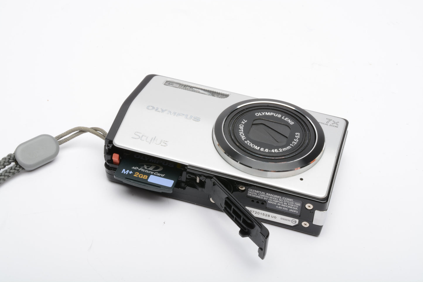 Olympus Stylus 7000 12MP Digital Point&Shoot camera, 2GB XD card, case, tested, nice!