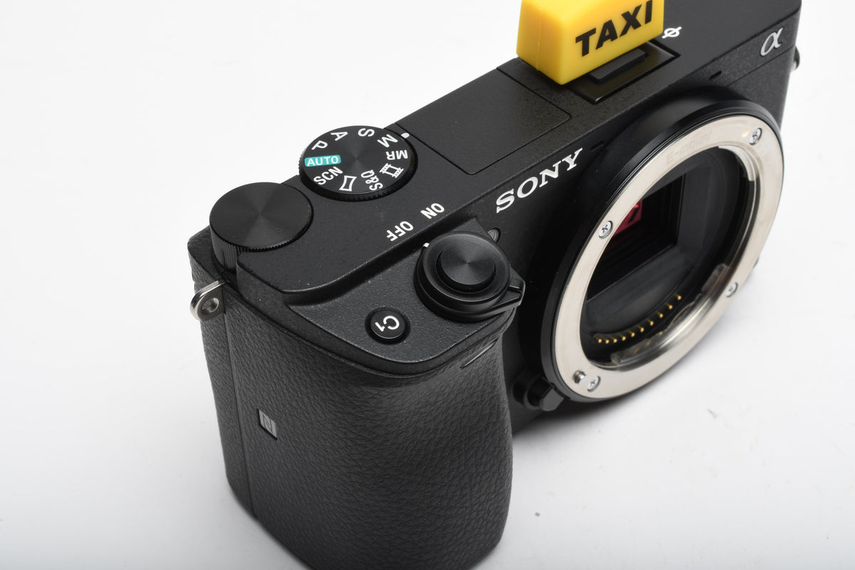 Sony A6400 Mirrorless body, 3X batts+charger, Only 4895 Acts, Clean!