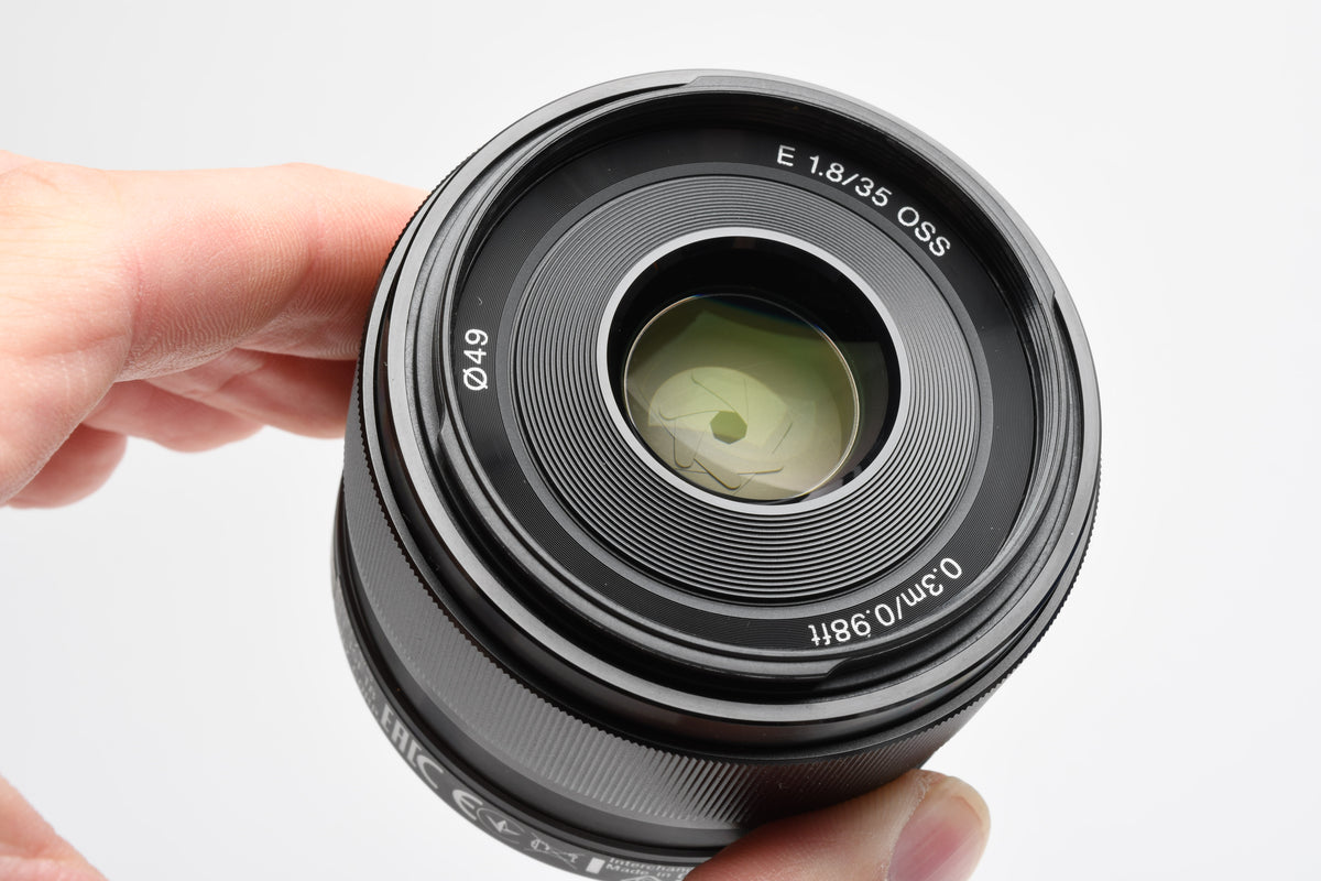 Sony 35mm f1.8 OSS Lens SEL35F18 E-Mount lens, Caps, Mint-