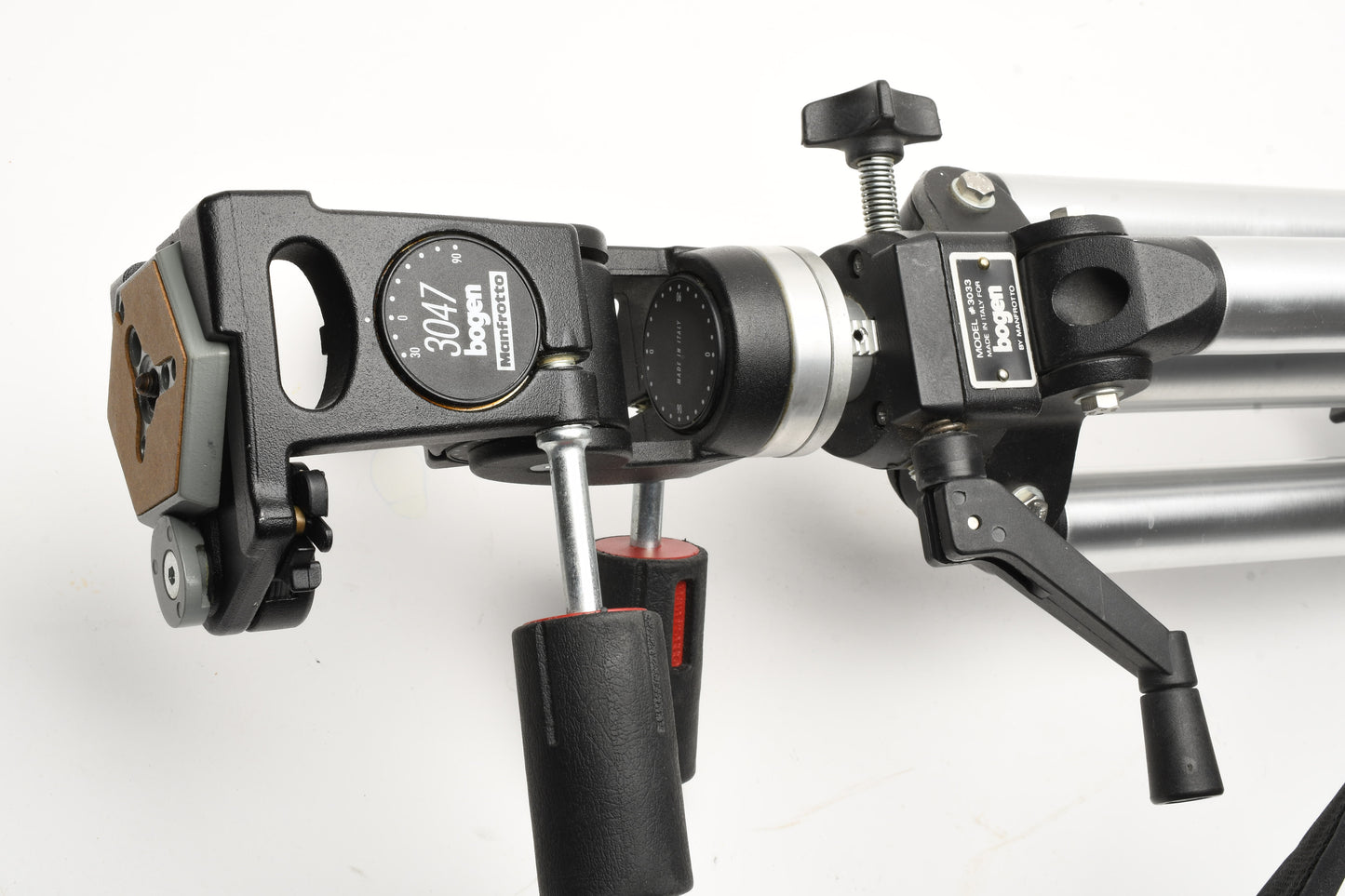 Manfrotto 3033 tripod legs w/3047 pan head, strap, QR plate, Great!