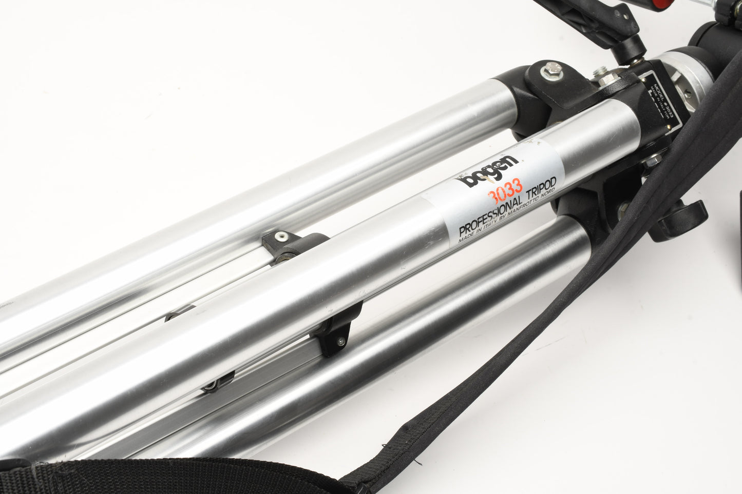 Manfrotto 3033 tripod legs w/3047 pan head, strap, QR plate, Great!