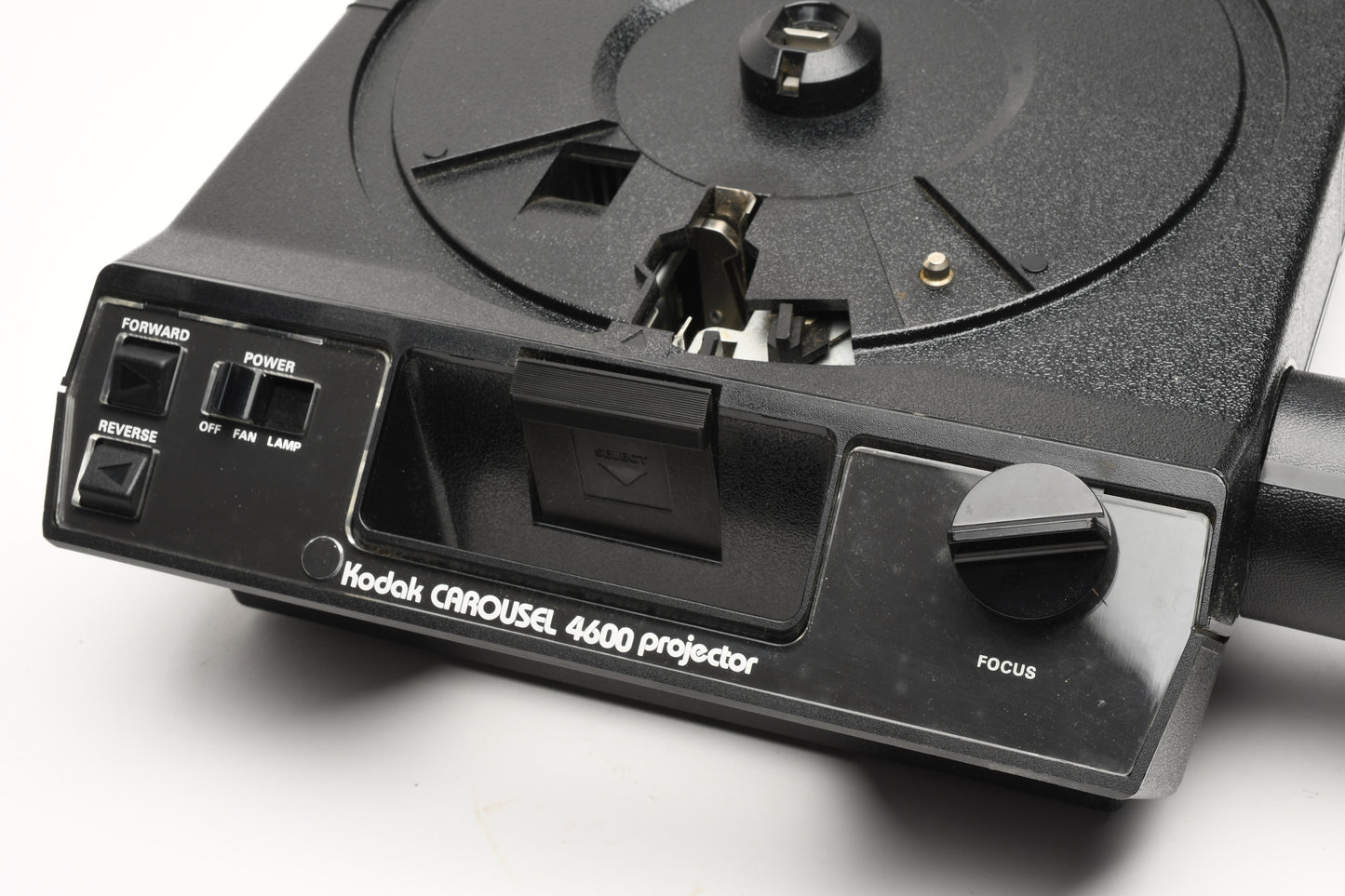 Kodak Carousel 4600 35mm slide projector, zoom lens, 140 tray, remote, bulb, Tested