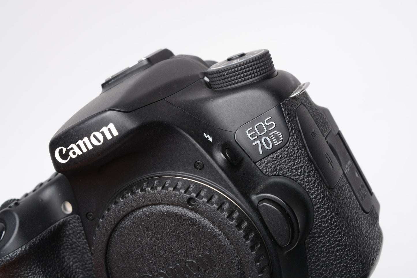 Canon EOS 70D DSLR Body w/Batt, charger, strap, Only 13,367 Acts