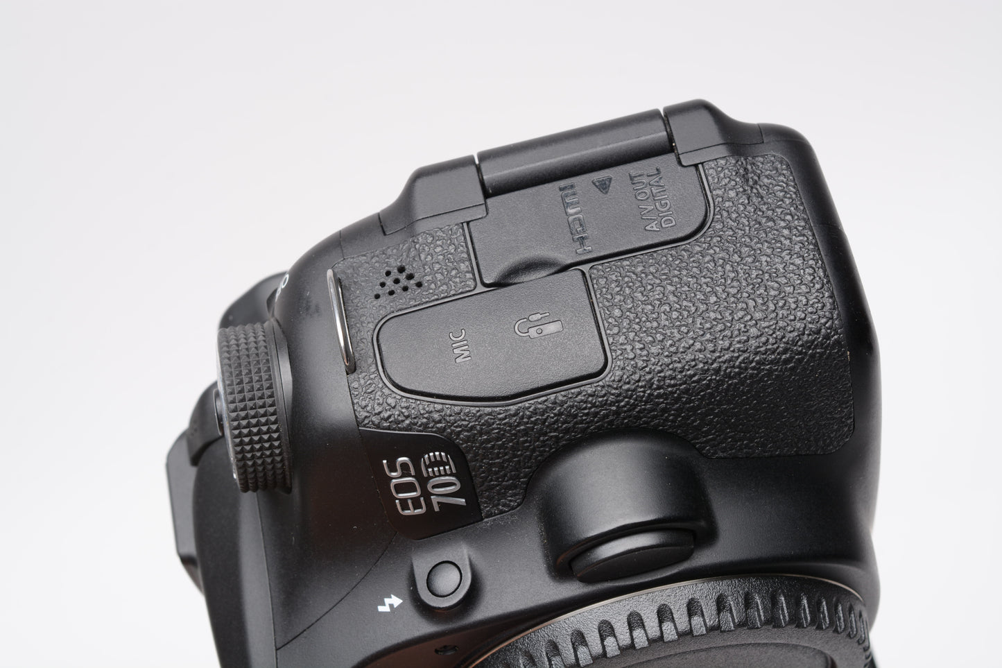 Canon EOS 70D DSLR Body w/Batt, charger, strap, Only 13,367 Acts