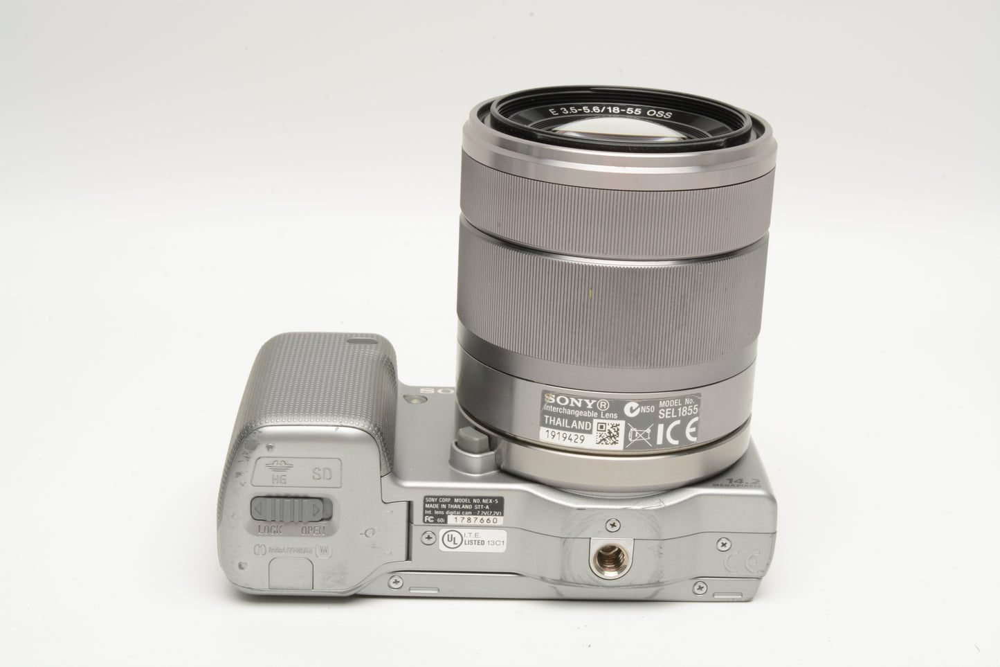 Sony NEX 5 Mirrorless w/18-55mm f3.5-5.6 zoom, 2batts, charger, flash, case