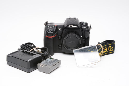 Nikon D300S DSLR Body, batt, charger, Only 9005 Acts!