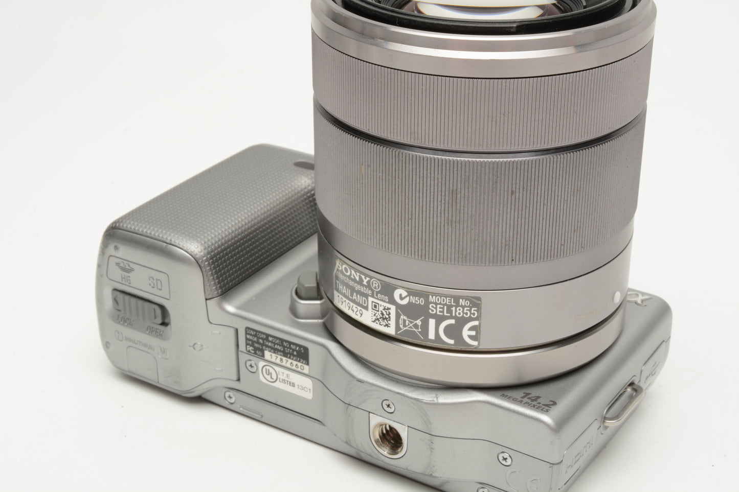 Sony NEX 5 Mirrorless w/18-55mm f3.5-5.6 zoom, 2batts, charger, flash, case