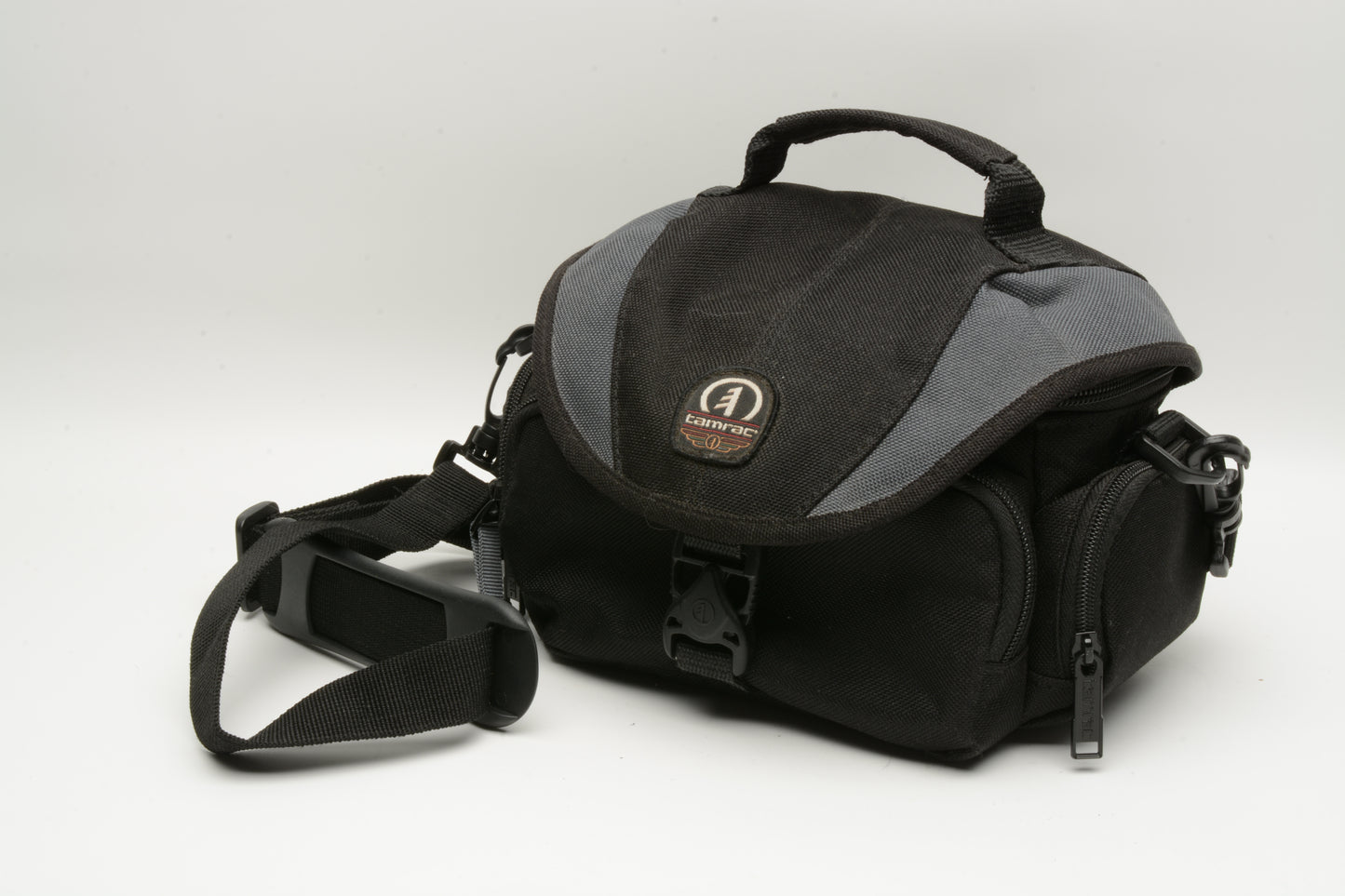 Sony NEX 5 Mirrorless w/18-55mm f3.5-5.6 zoom, 2batts, charger, flash, case