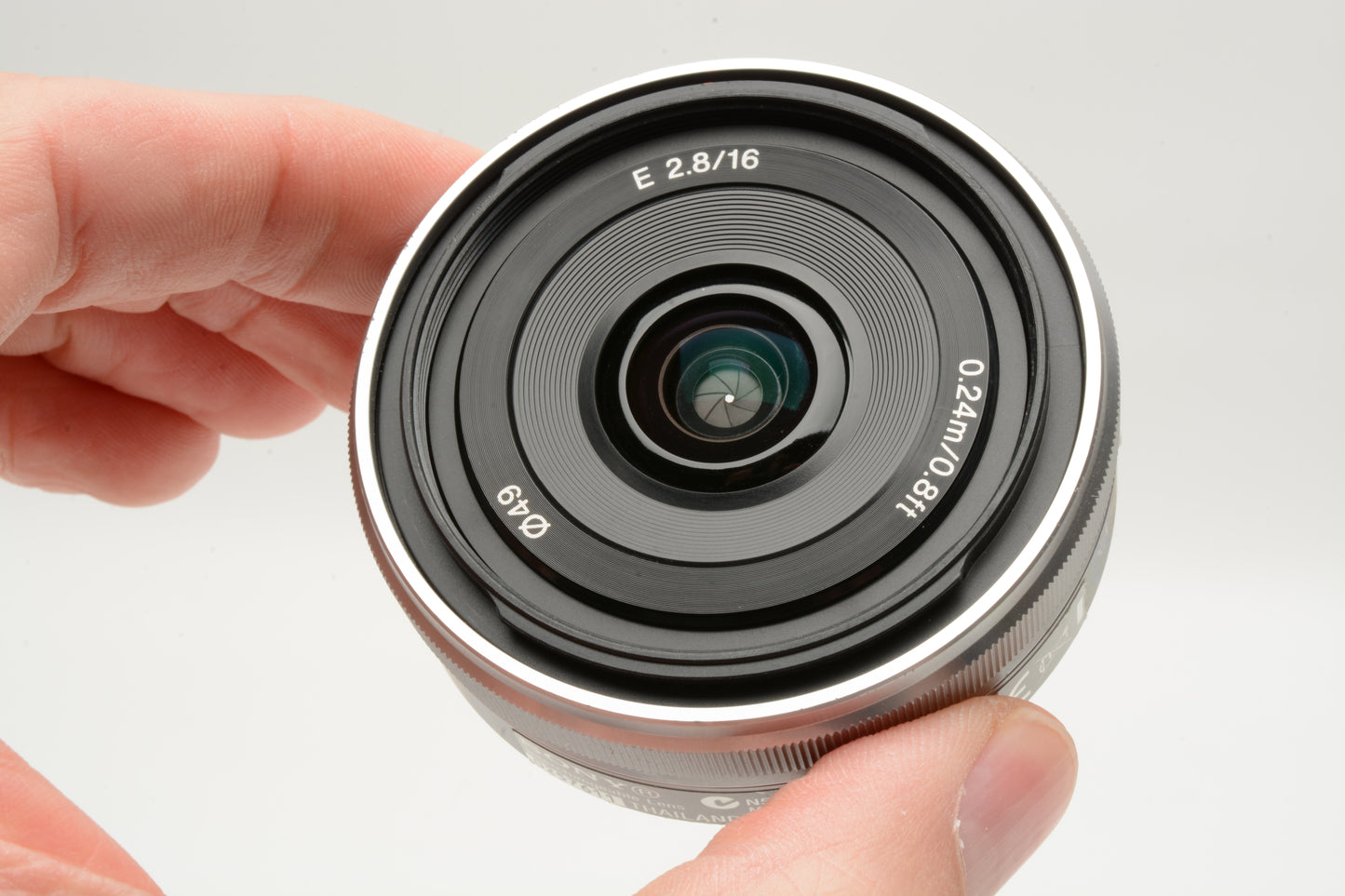 Sony 16mm f2.8 SEL16F28 wide angle E-mount lens, Caps, Great!