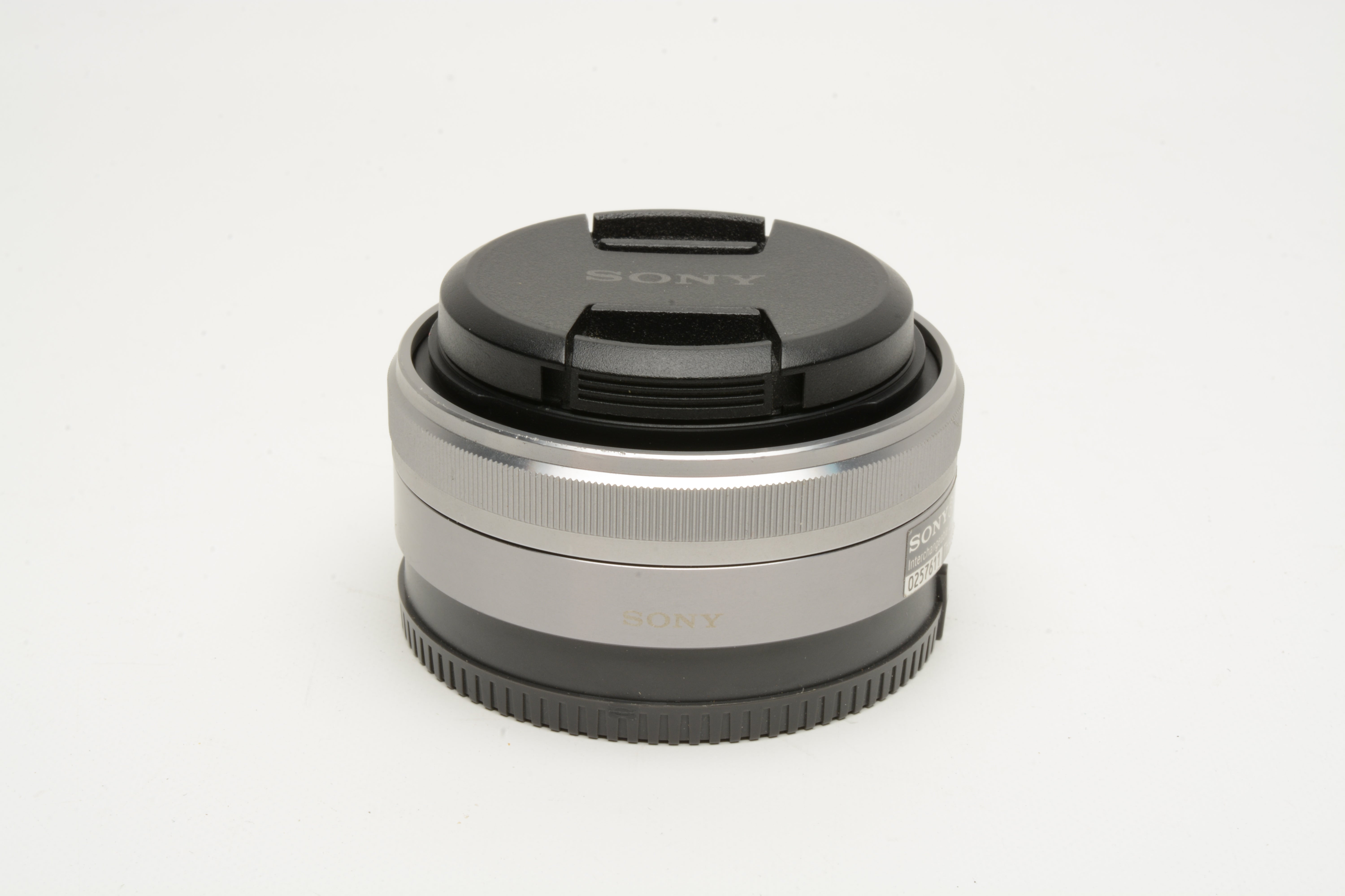 Sony 16mm Lens E F2.8 SEL16F28 Wide-Angle Prime com : f⁄2.8 Silver