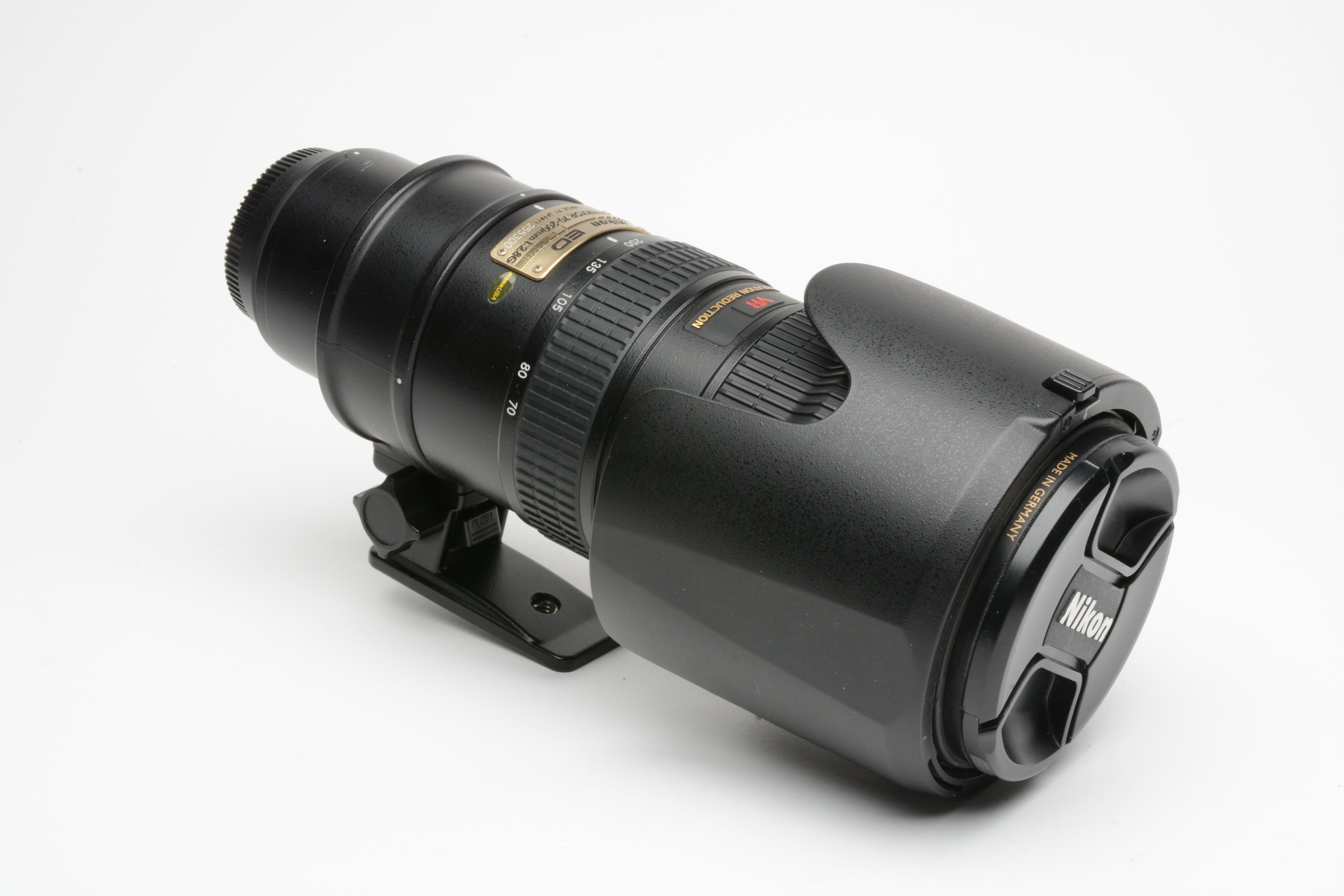 Nikon AF-S VR Nikkor 70-200mm f2.8G ED VR zoom lens, hood, caps