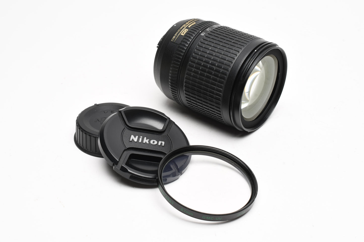 Nikon AF-S Nikkor 18-135mm f3.5-5.6G ED zoom lens, caps, UV, Great