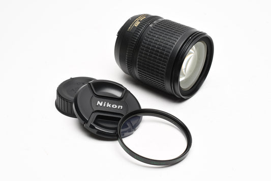 Nikon AF-S Nikkor 18-135mm f3.5-5.6G ED zoom lens, caps, UV, Great