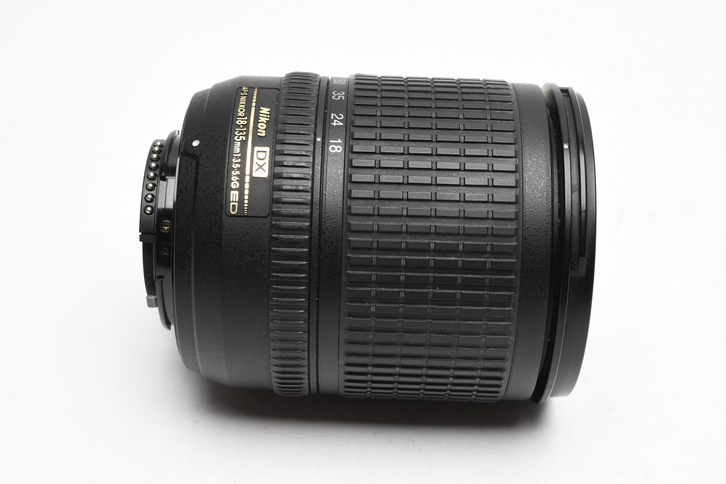 Nikon AF-S Nikkor 18-135mm f3.5-5.6G ED zoom lens, caps, UV, Great