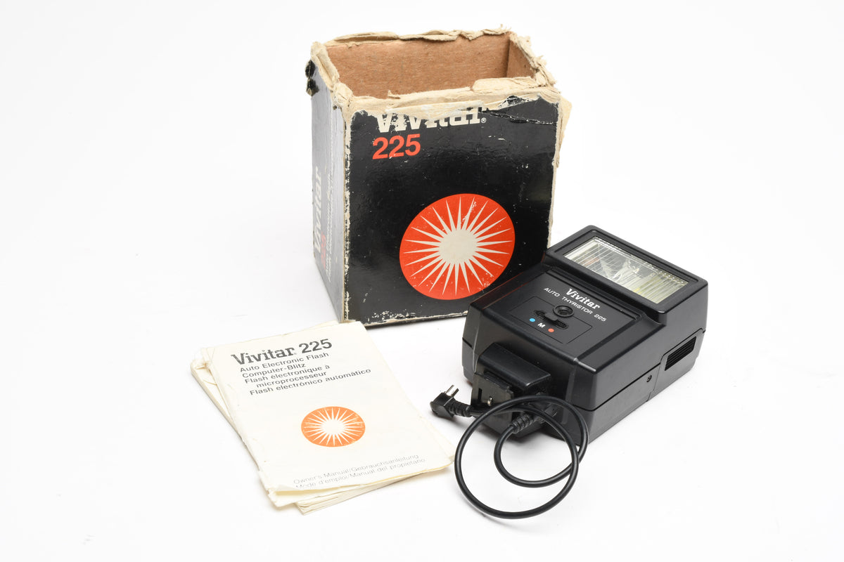 Vivitar 225 flash w/Sync cord, Tested, clean