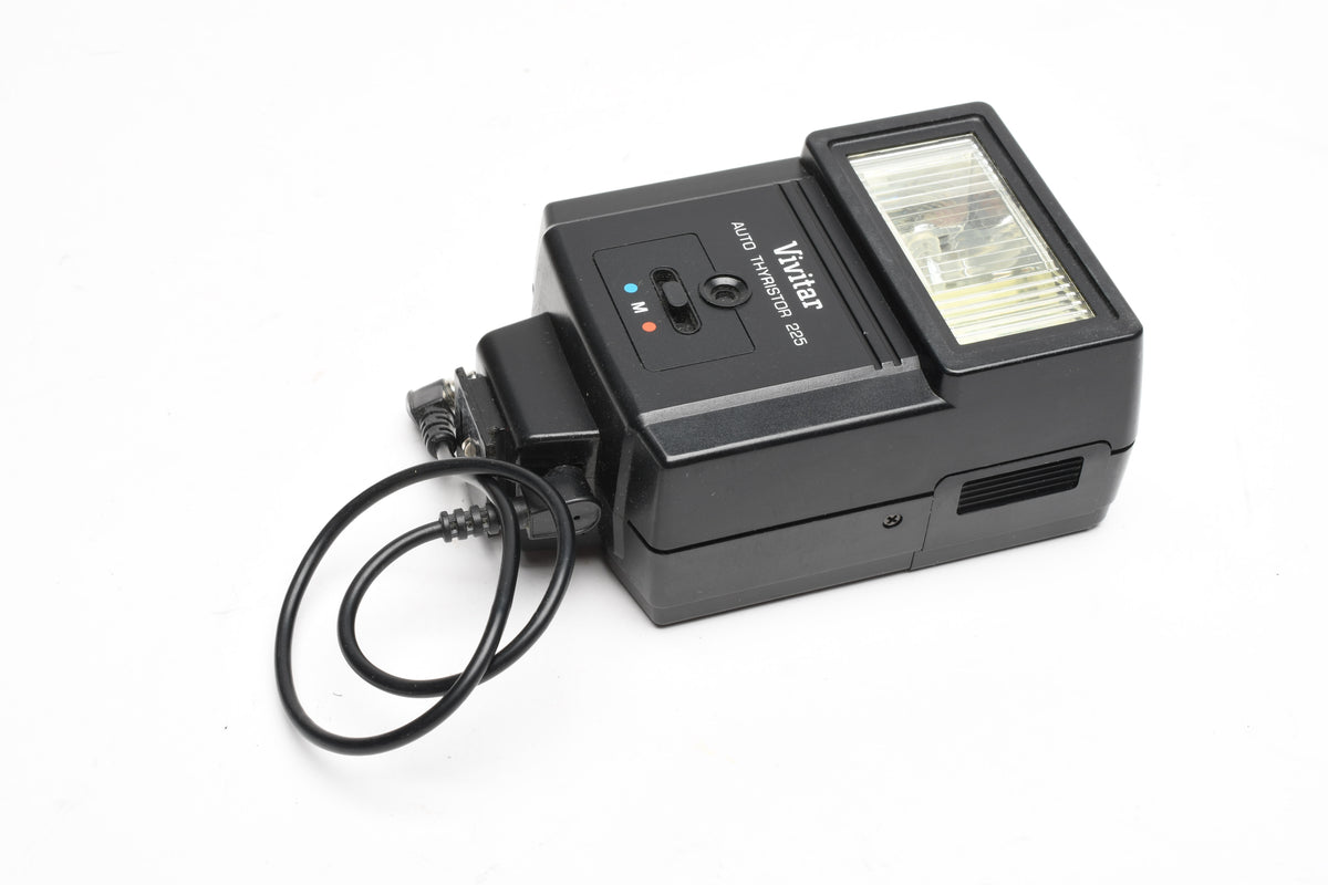 Vivitar 225 flash w/Sync cord, Tested, clean