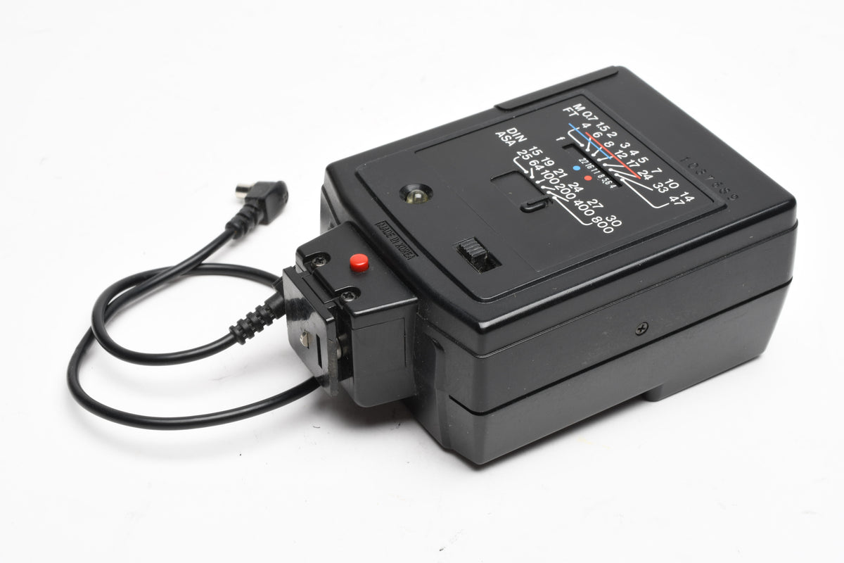 Vivitar 225 flash w/Sync cord, Tested, clean