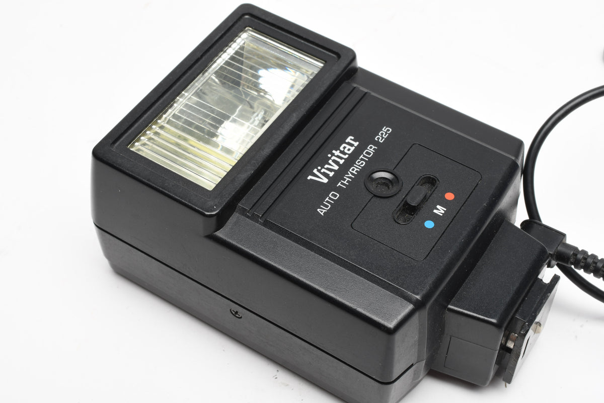 Vivitar 225 flash w/Sync cord, Tested, clean