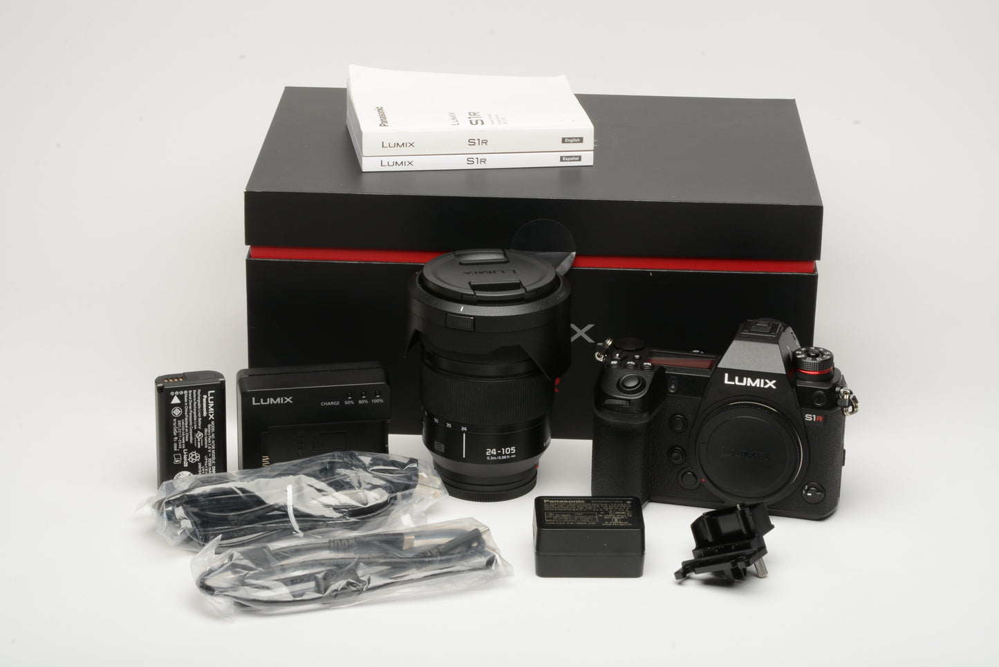 Panasonic Lumix S1R Mirrorless Kit w/24-105mm f4 Macro OIS lens, complete kit, 691 Acts!!