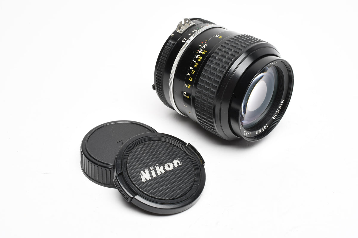 Nikon Nikkor AI 105mm f2.5 portrait lens, caps, Very sharp!