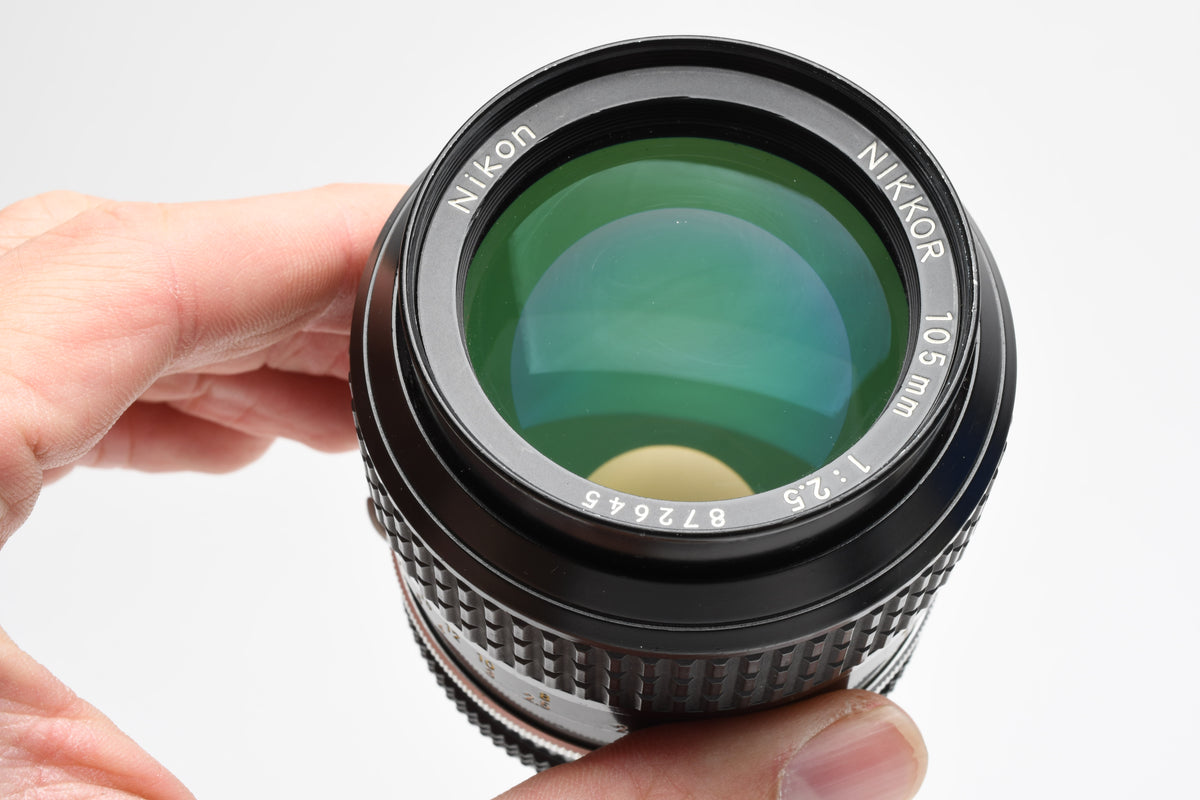 Nikon Nikkor AI 105mm f2.5 portrait lens, caps, Very sharp!