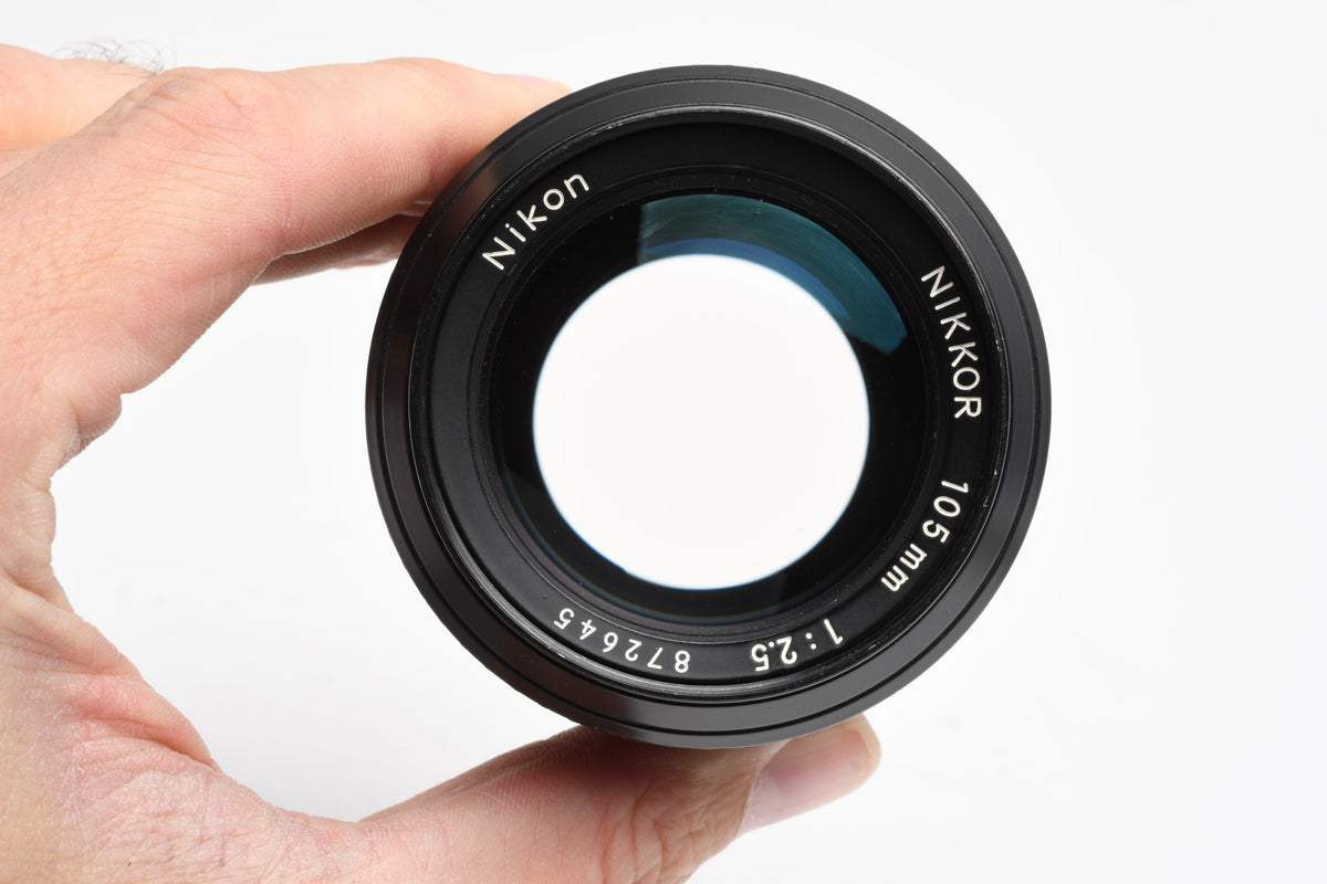 Nikon Nikkor AI 105mm f2.5 portrait lens, caps, Very sharp!