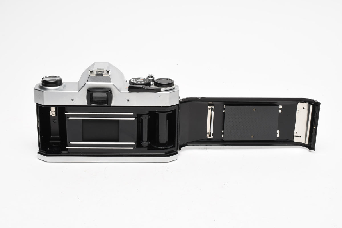 Pentax K1000 35mm SLR w/55mm f2 SMC lens, New seals, strap, Mint-