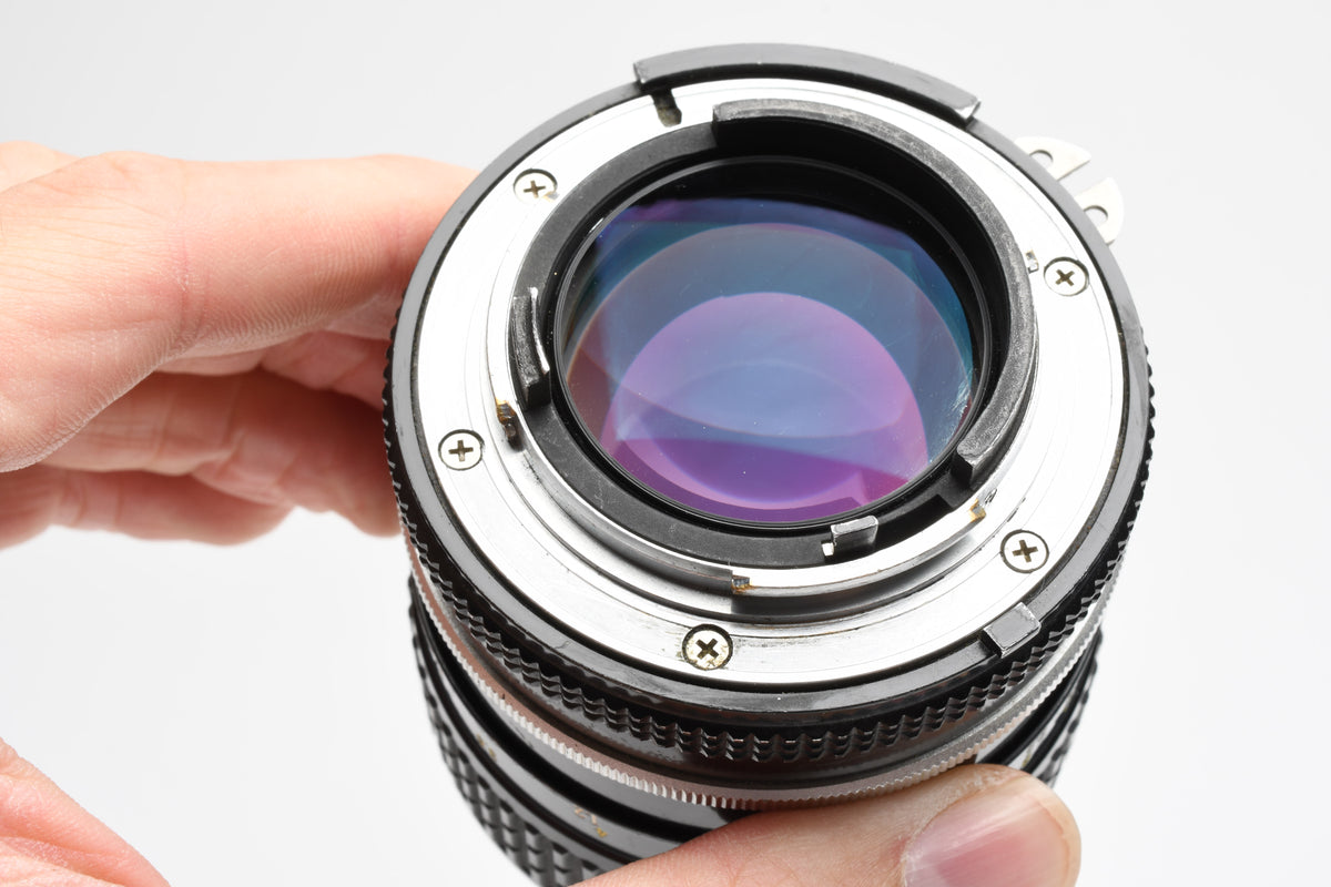 Nikon Nikkor AI 105mm f2.5 portrait lens, caps, Very sharp!