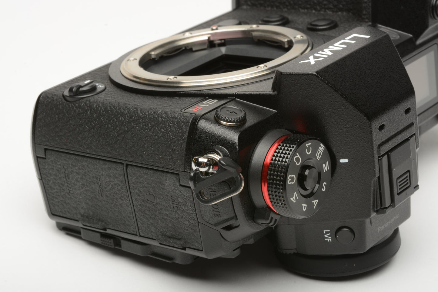Panasonic Lumix S1R Mirrorless Kit w/24-105mm f4 Macro OIS lens, complete kit, 691 Acts!!