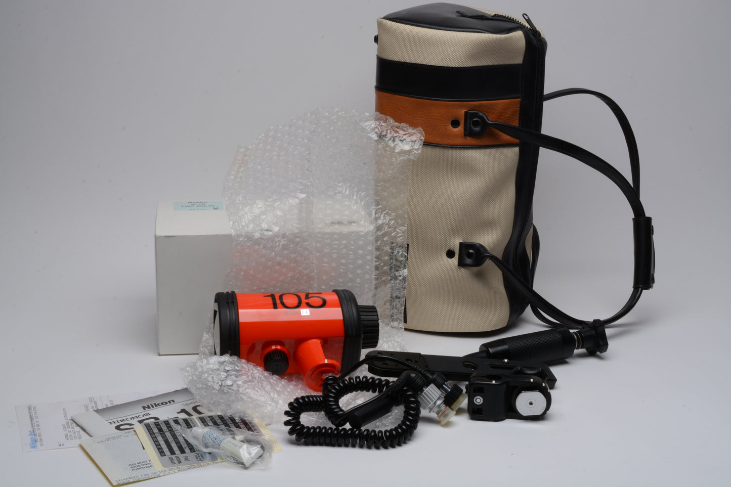 Nikon Nikonos SB-105 Underwated flash - NEW (Replaced by Nikon)