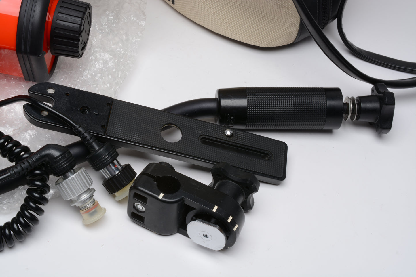 Nikon Nikonos SB-105 Underwated flash - NEW (Replaced by Nikon)