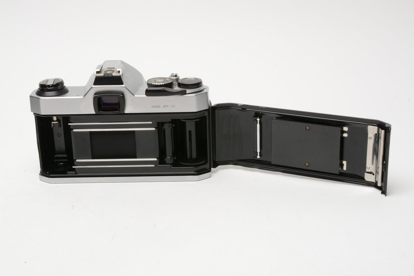 Pentax K1000 35mm SLR w/50mm f2 lens, New seals, strap, Nice!!