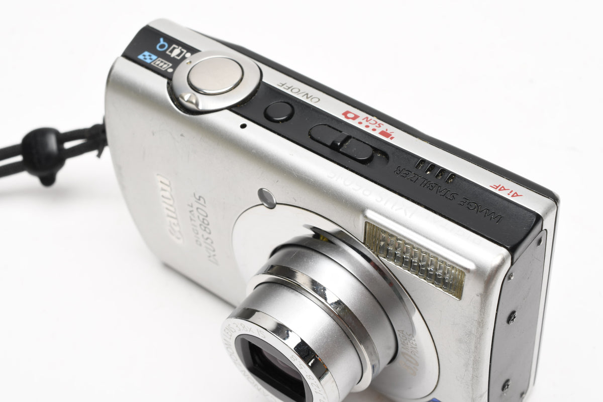 Canon IXUS 860 IS 8MP Digital Point&Shoot w/2X batts+charger+case++