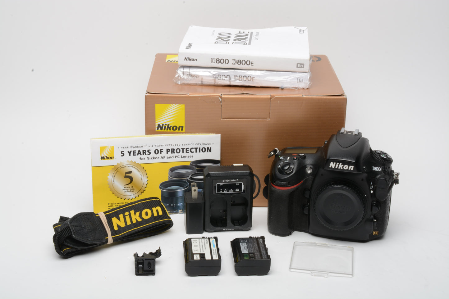 Nikon D800 DSLR body, USA version, batt+charger+strap 105K Acts