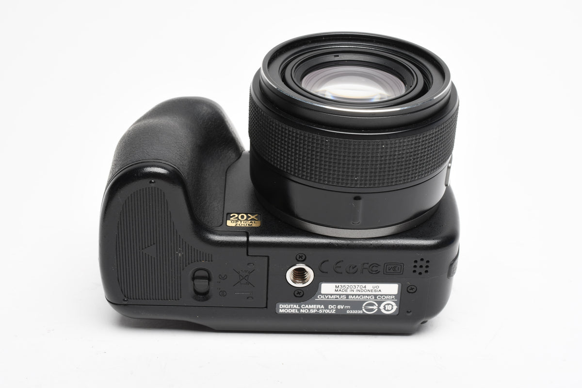 Olympus SP-570UZ 10MP Digital Point&Shoot camera w/20x Optical Zoom, Great!