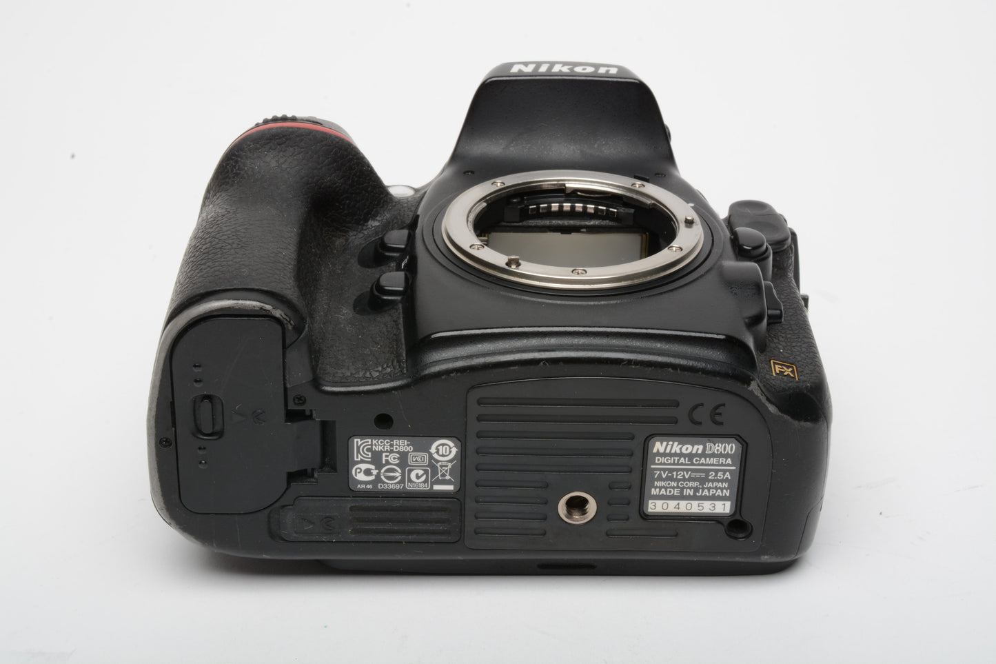 Nikon D800 DSLR body, USA version, batt+charger+strap 105K Acts