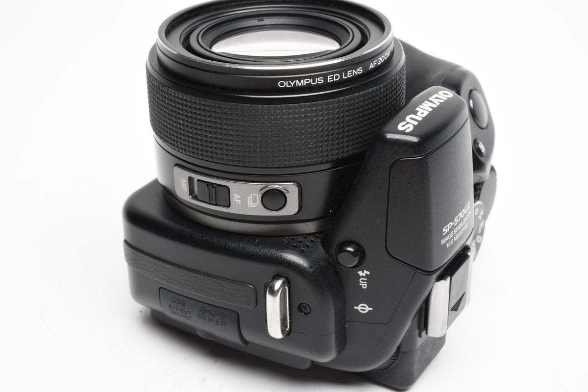 Olympus SP-570UZ 10MP Digital Point&Shoot camera w/20x Optical Zoom, Great!
