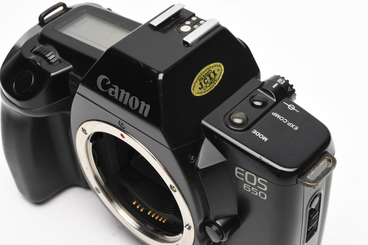 Canon EOS 650 35mm SLR Body, tested, very clean, Great! w/Neo Strap