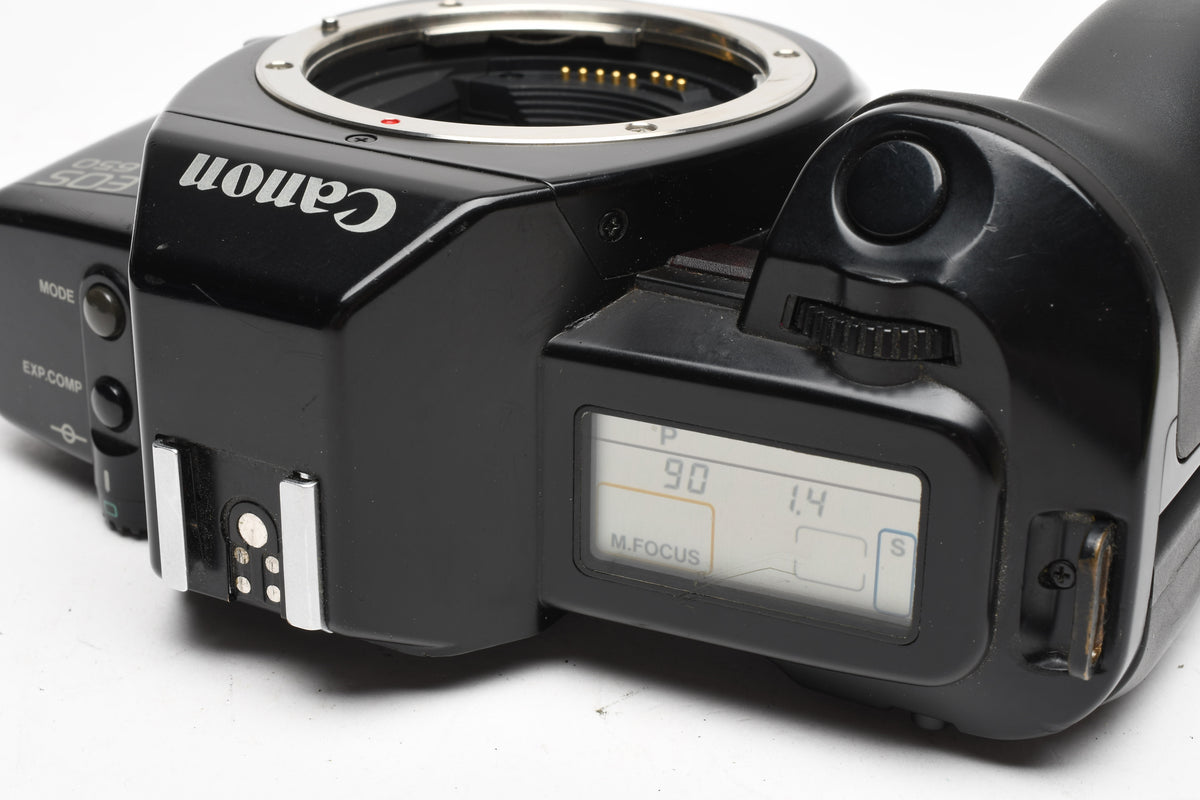 Canon EOS 650 35mm SLR Body, tested, very clean, Great! w/Neo Strap