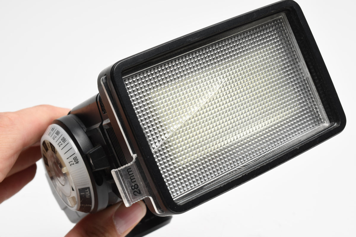 Vivitar Zoom Thyristor 285HV Flash w/Sync cord, Diffuser, Tested, Great!