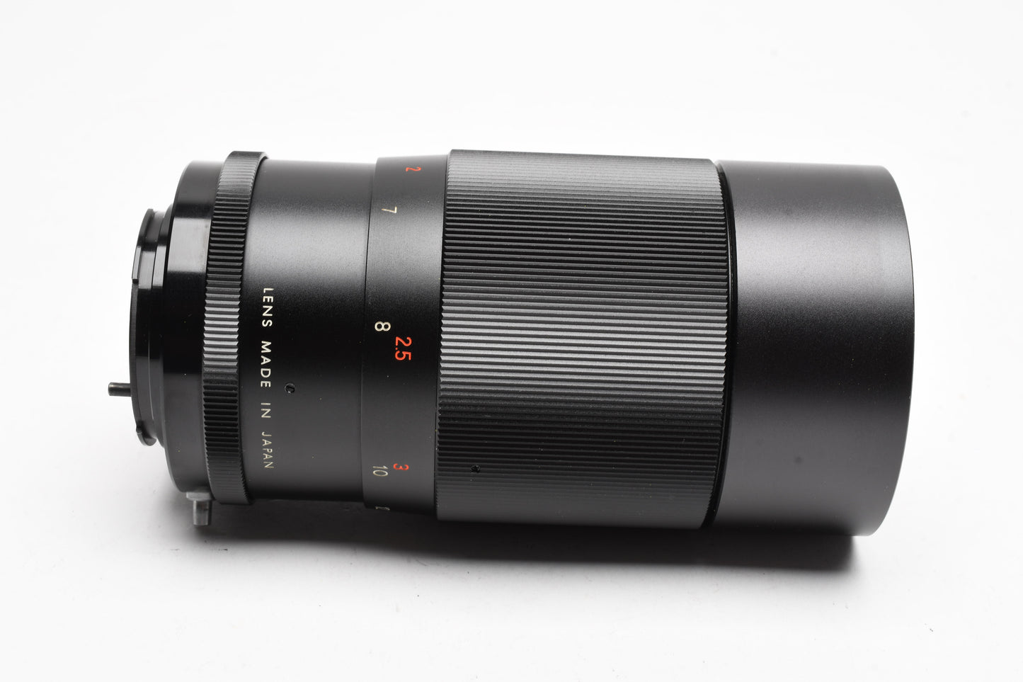 Vivitar 200mm f3.5 telephoto lens M42 mount, Mint-, nice glass, caps + case