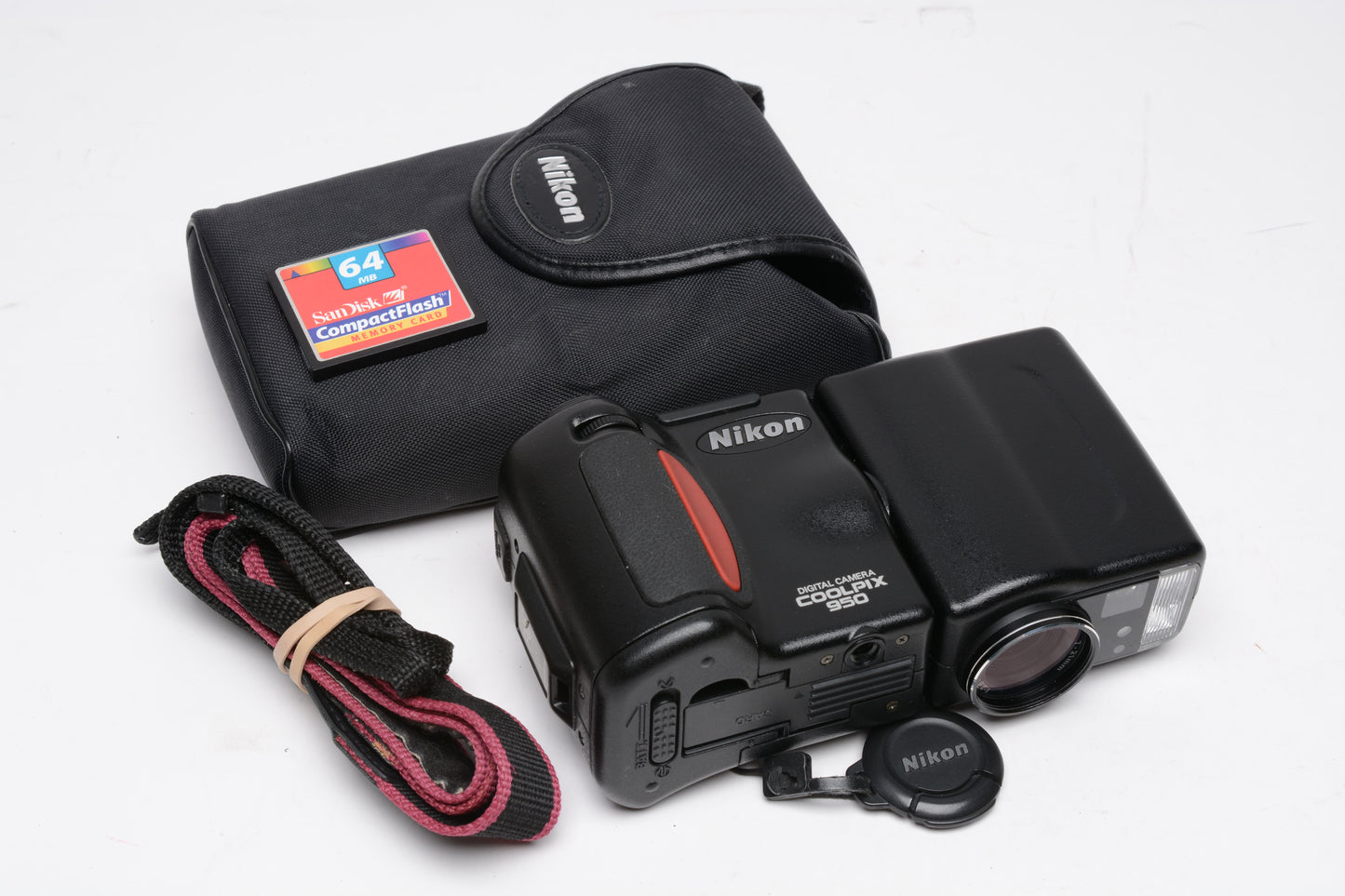 Nikon Coolpix 950 Digital Point&Shoot 3.2MP camera, case, 64MB CF