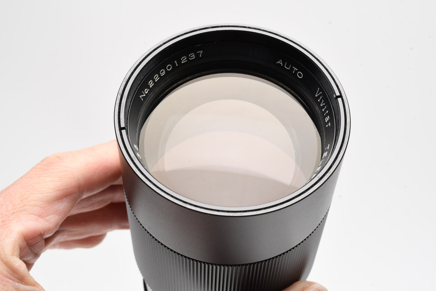 Vivitar 200mm f3.5 telephoto lens M42 mount, Mint-, nice glass, caps + case
