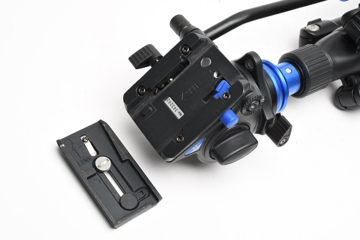 Benro Aero 4 tripod w/S4 video pan head, QR plate and Manfrotto carry case